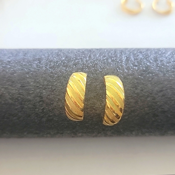 Bundle of 6 Goldtone Earrings - Picture 7 of 8